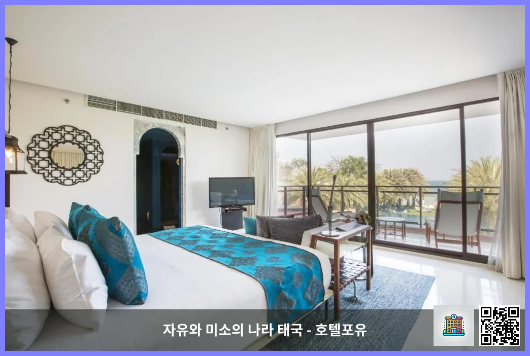 Oceanfront Suite with In-Room Jacuzzi - Guestroom