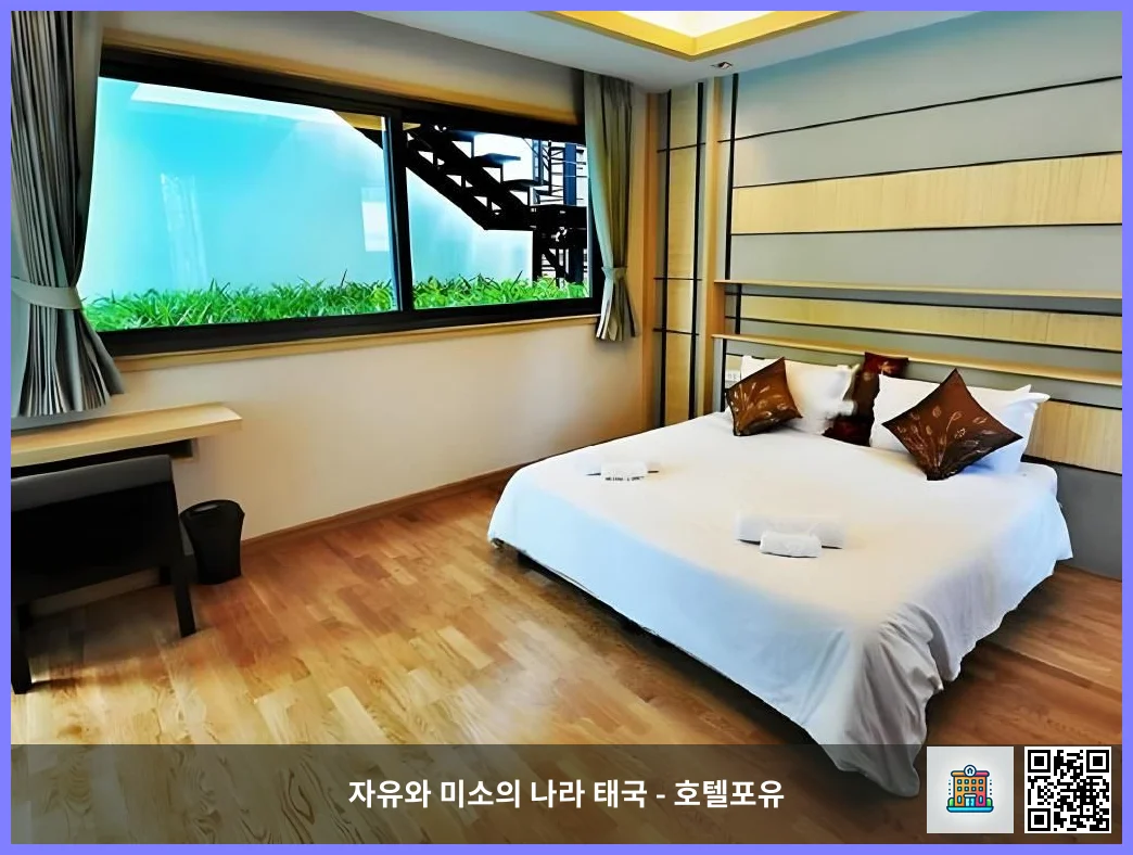 Deluxe Pool Side - Bed