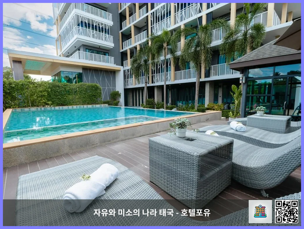 Deluxe Premier Room, Double Bed with Pool View - Bed