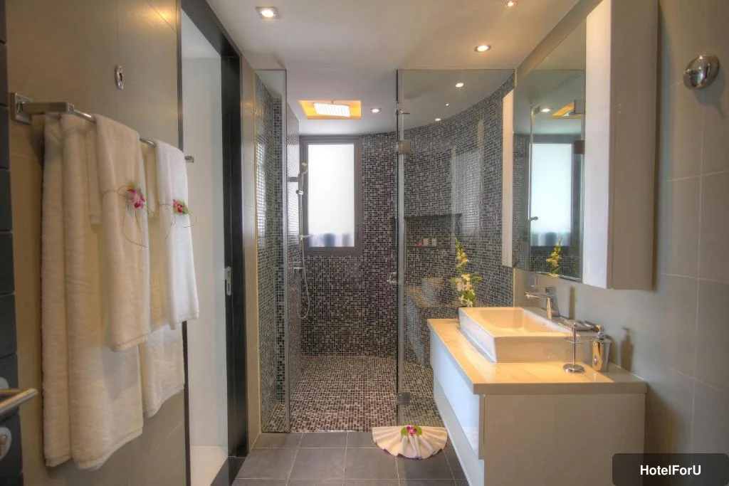 Absolute Twin Sands Resort and Spa - Bathroom