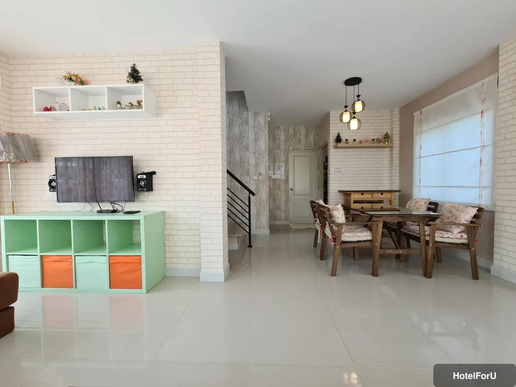AMARA Pool Villa at Boulevard Tuscany ChaAm HuaHin - Shared lounge/TV area