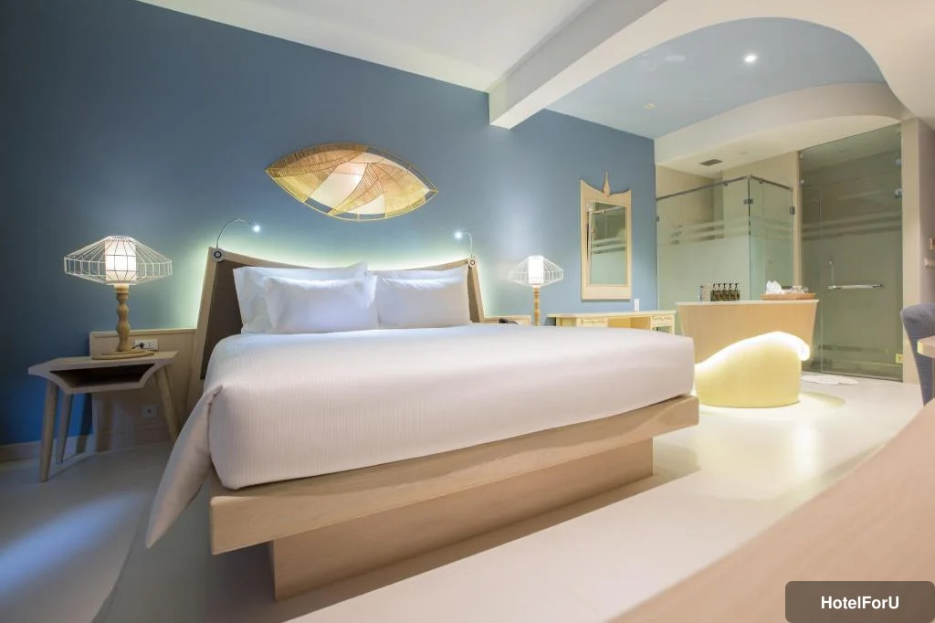 Beyond Patong - Superior Room - Bedroom