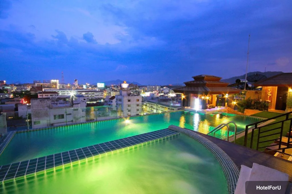 Chalelarn Hotel - Swimming pool