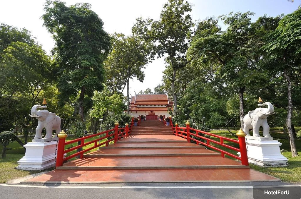 Cross Vibe Chiang Mai Decem Nimman Hotel - Chiang Mai University - 1.92 km from property