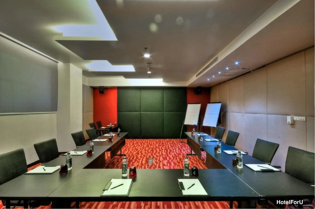 Galleria 10 Sukhumvit by Compass Hospitality - Business center