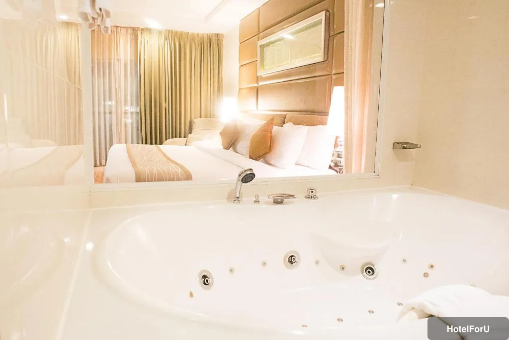 Intimate Hotel Pattaya - Bathroom