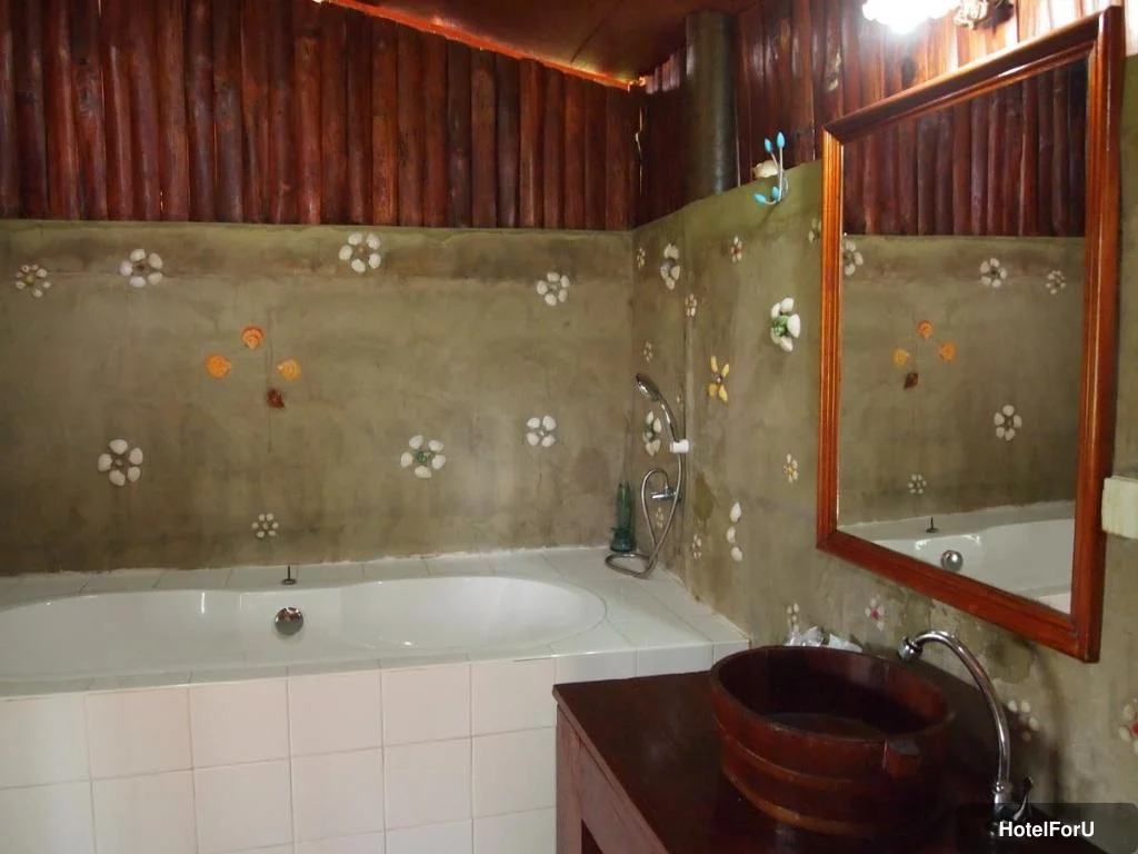 Lipa Bay Resort - Bathroom