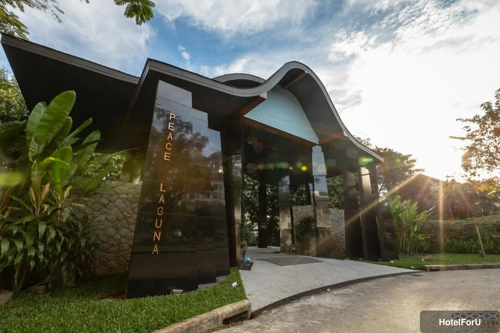 Peace Laguna Resort - Entrance