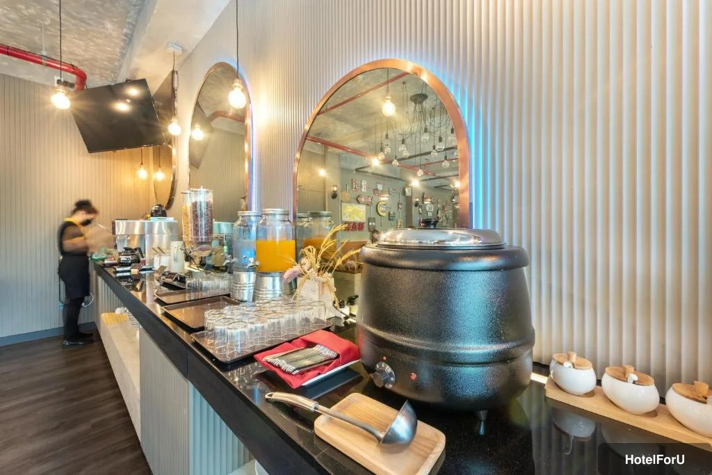 Qiu Hotel Sukhumvit - Food and beverages