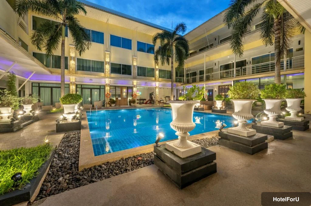 Qiu Hotel Sukhumvit - Swimming pool