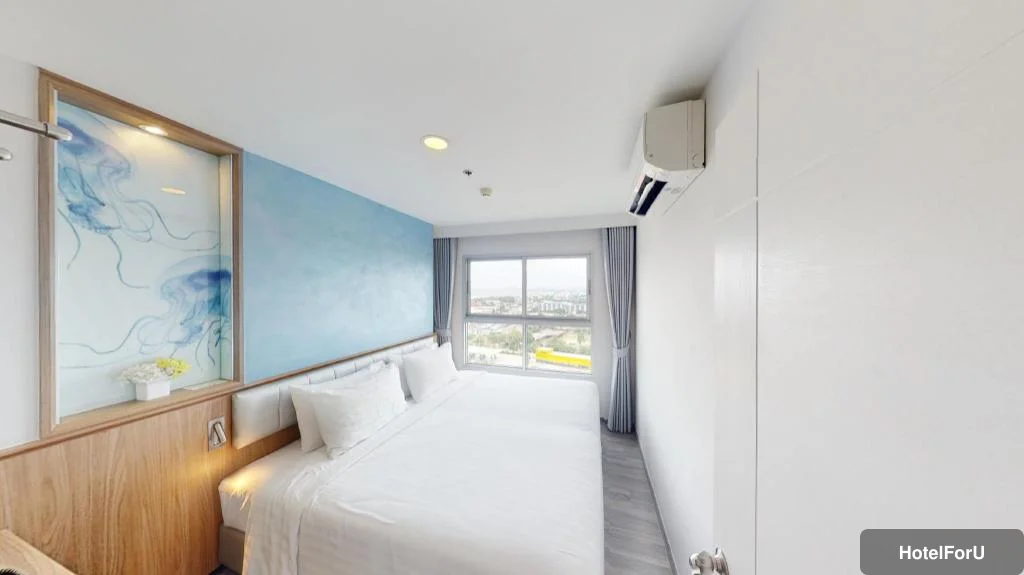 Centre Point Prime Hotel Pattaya - Deluxe Premier King - Guestroom