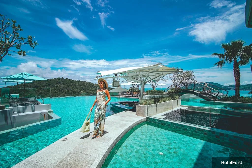 Crest Resort & Pool Villas - Swimming pool