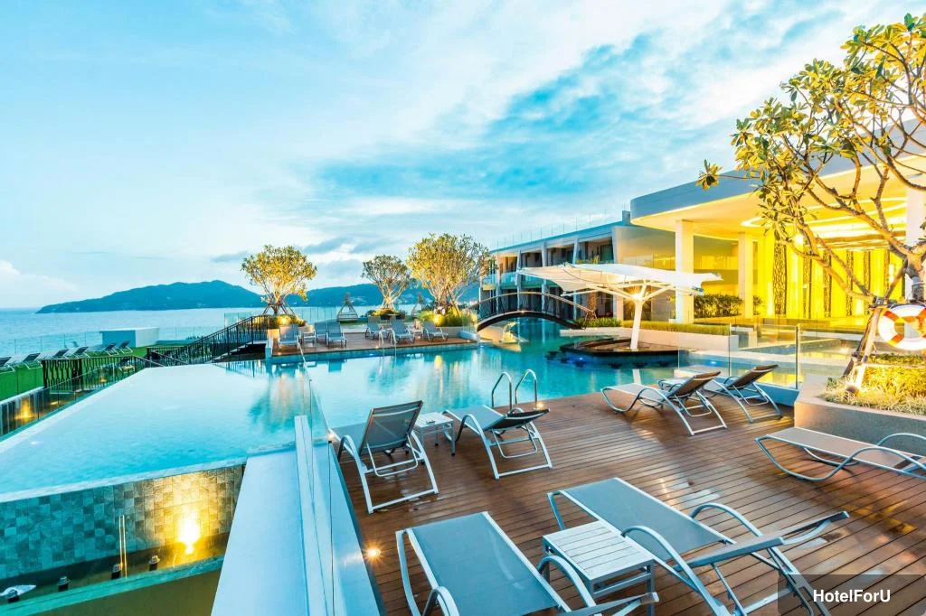 Crest Resort & Pool Villas - Swimming pool