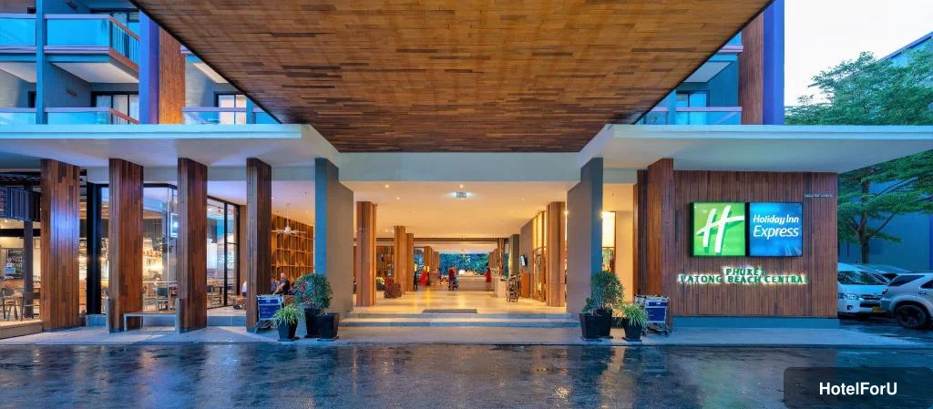 Holiday Inn Express Phuket Patong Beach Central - Entrance
