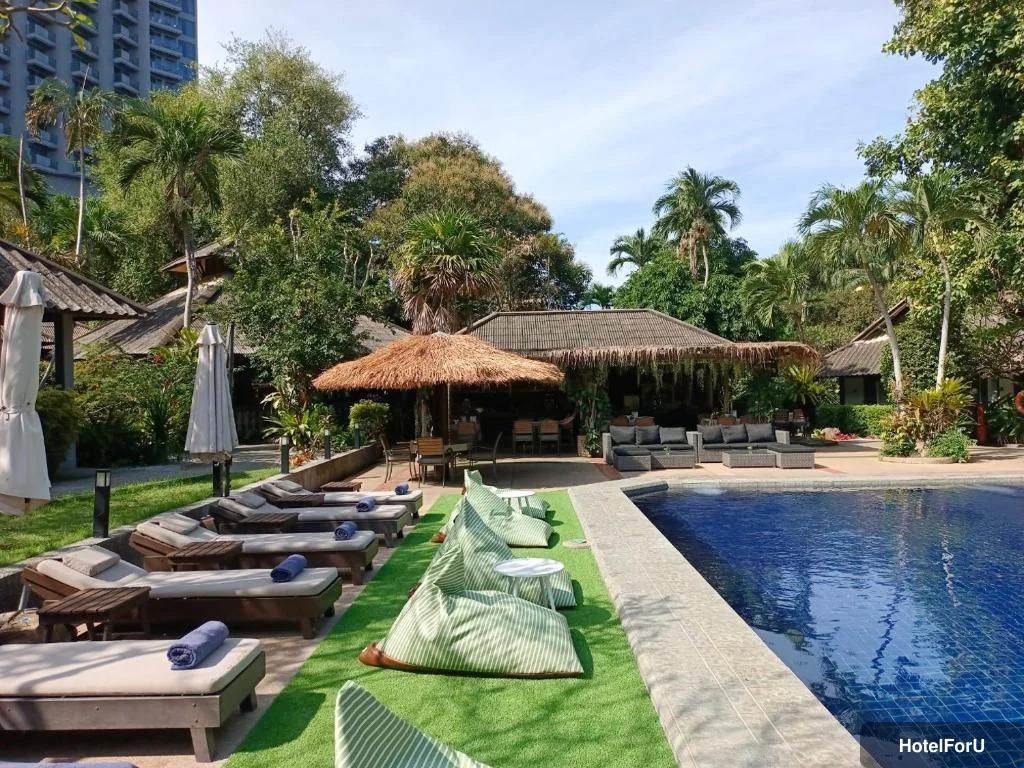 Let's Hyde Pattaya Resort & Villas - Swimming pool