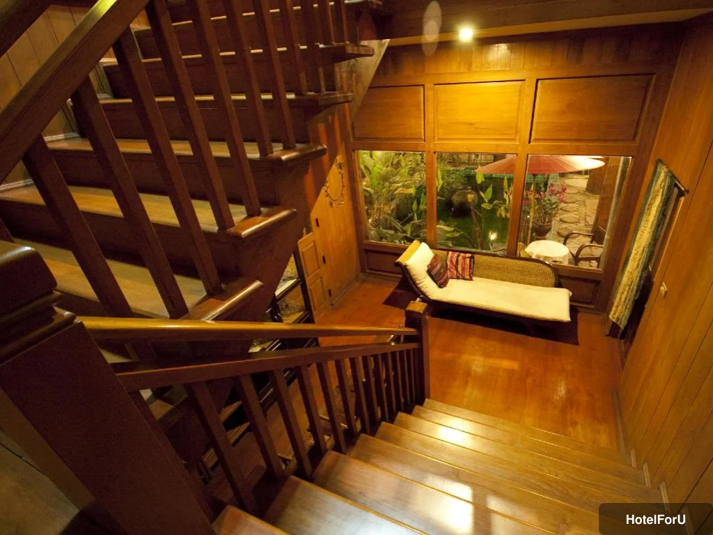 Ruen Come In - Interior view