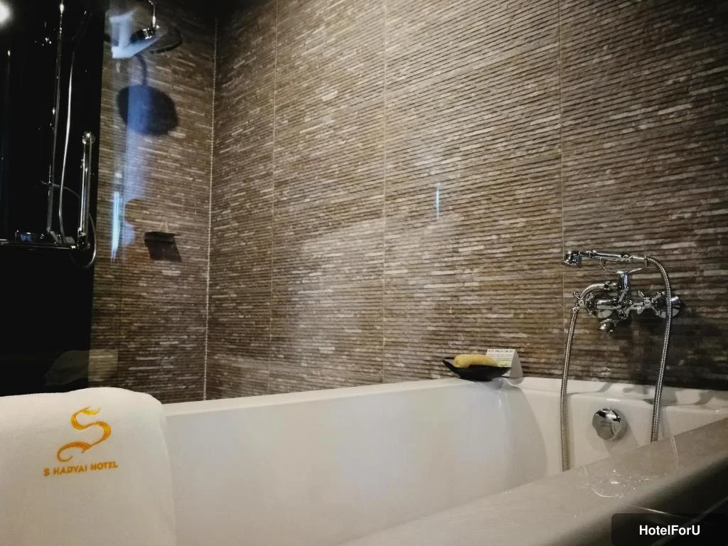 S Hadyai Hotel - Bathroom