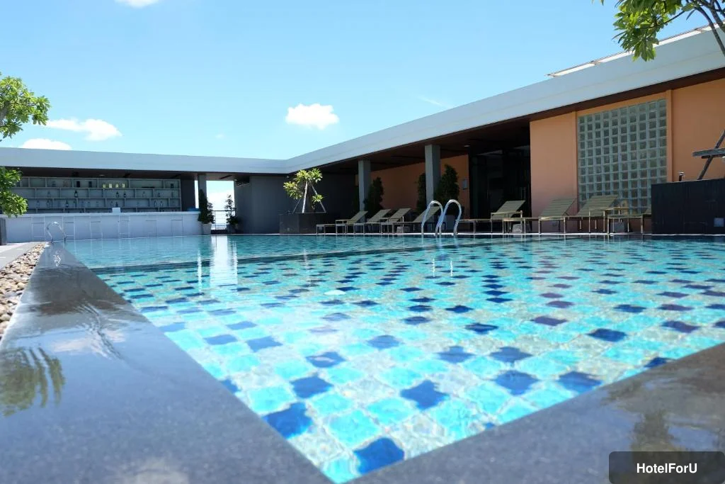 Season Five Hotel - Exterior view