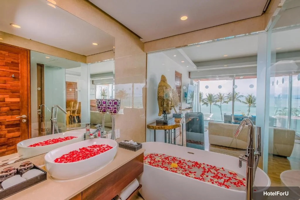 The Privilege Hotel Ezra Beach Club - Bathroom